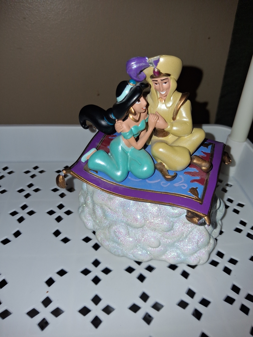 Disney Aladdin & Jasmine "A Whole New World" Magic Carpet Figurine – Collectible